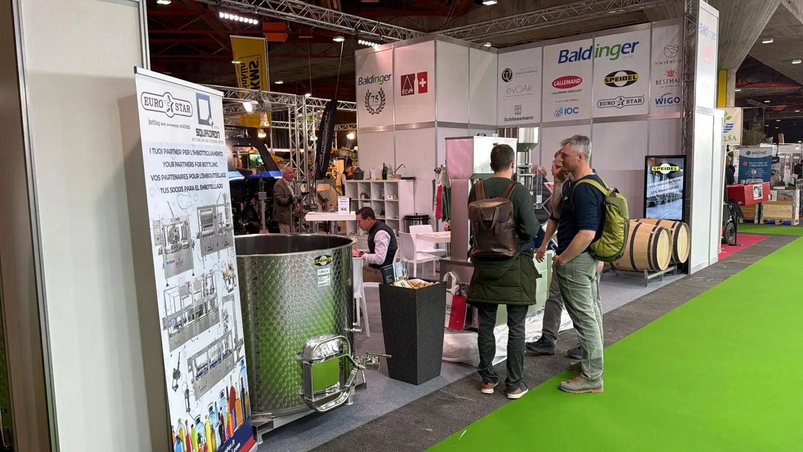 Lo stand di Max Baldinger AG ad Agrovina, con le macchine Squadron in esposizione
