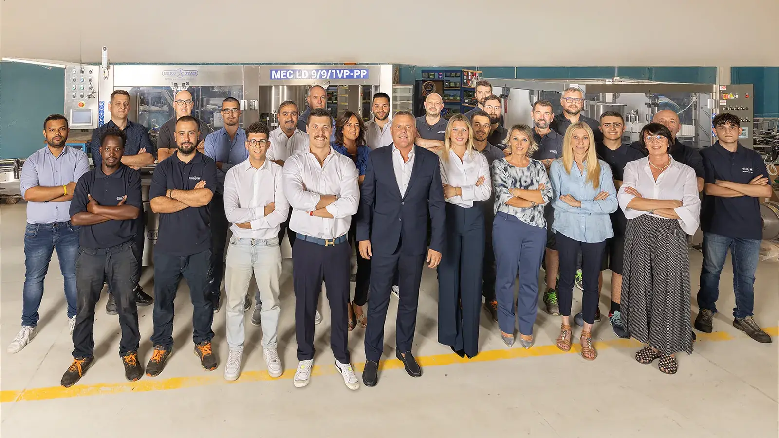 Il team Eurostar al completo nello stabilimento